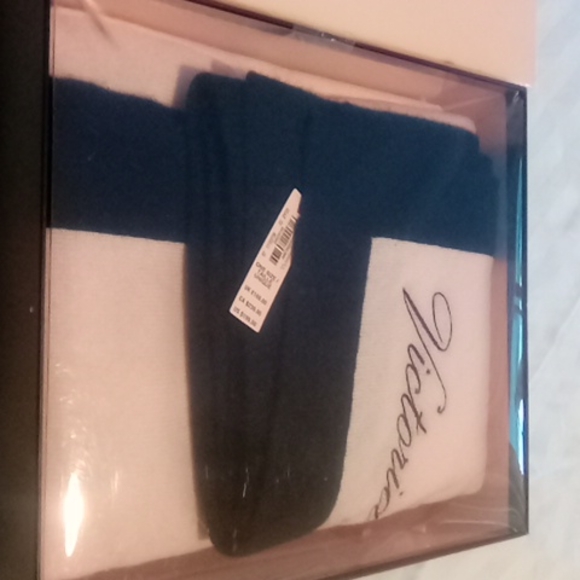 Clothes - Picture 4 of 4